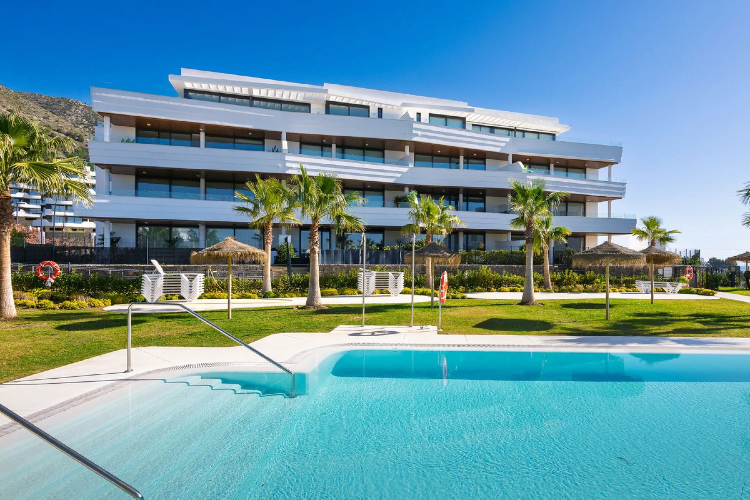 This modern apartment is situated in the sought-after area of El Higueron, Fuengirola, Malaga, offering a blend of comfort, style, and convenience. Boasting two spacious bedrooms and two bathrooms, including a luxurious en-suite, the property provides an 