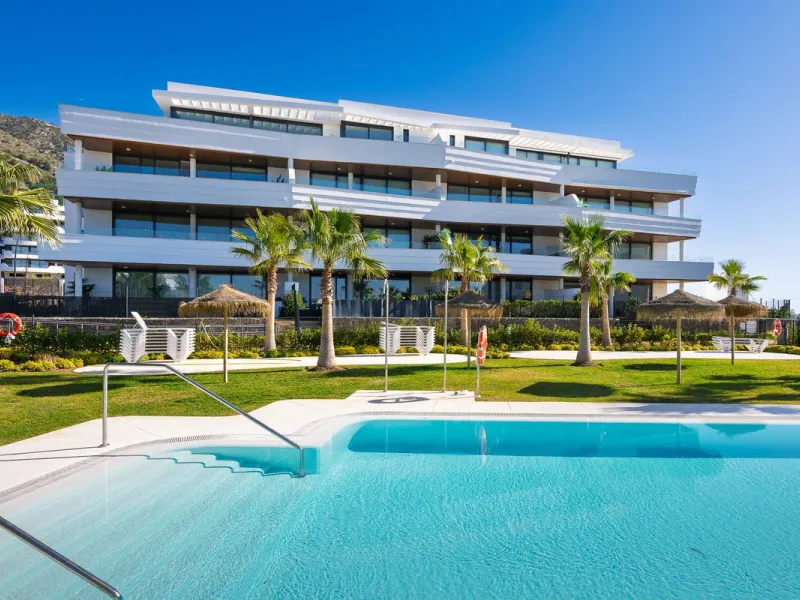 This modern apartment is situated in the sought-after area of El Higueron, Fuengirola, Malaga, offering a blend of comfort, style, and convenience. Boasting two spacious bedrooms and two bathrooms, including a luxurious en-suite, the property provides an 