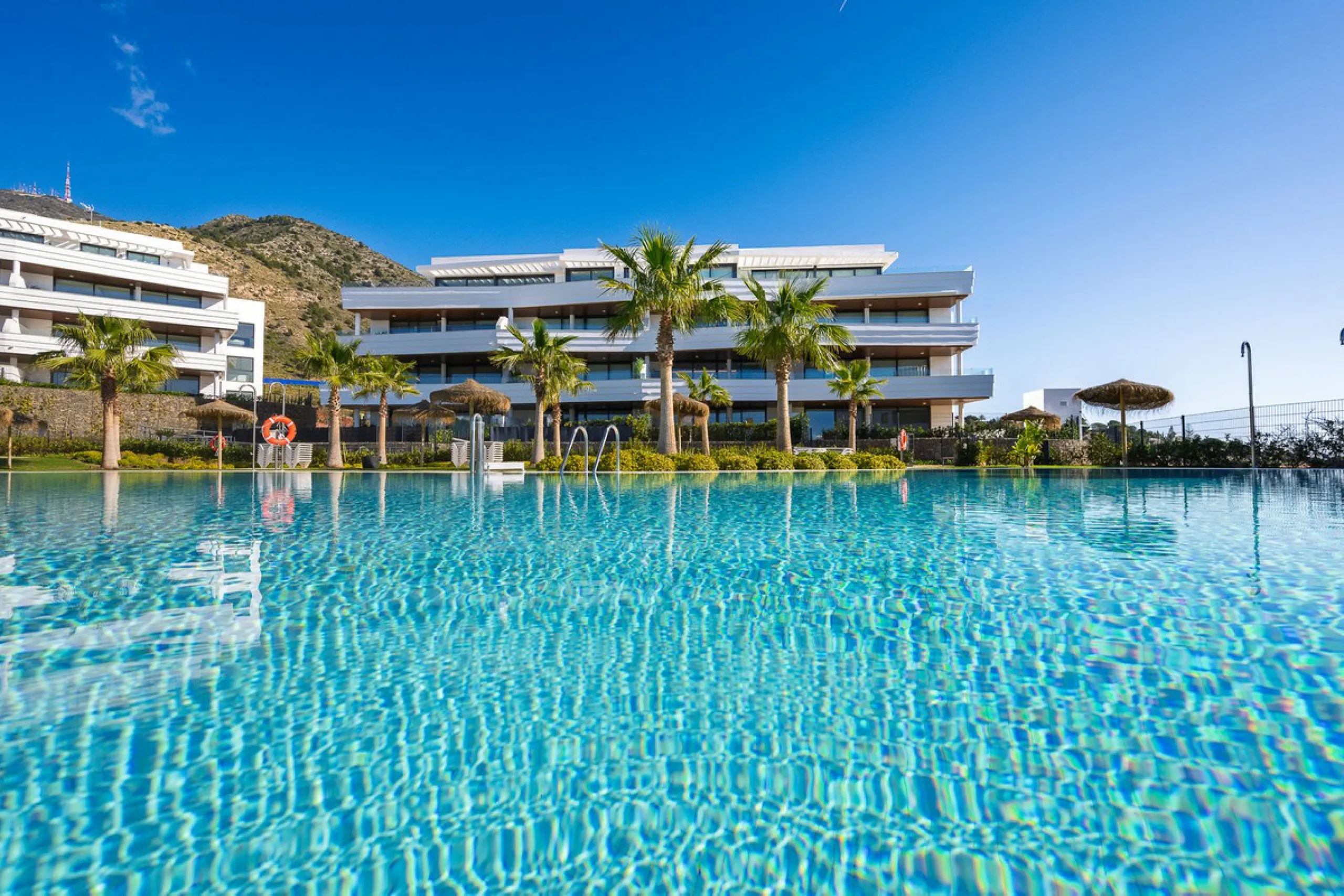 This modern apartment is situated in the sought-after area of El Higueron, Fuengirola, Malaga, offering a blend of comfort, style, and convenience. Boasting two spacious bedrooms and two bathrooms, including a luxurious en-suite, the property provides an 