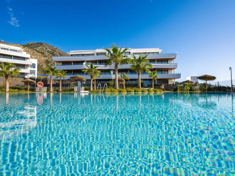 This modern apartment is situated in the sought-after area of El Higueron, Fuengirola, Malaga, offering a blend of comfort, style, and convenience. Boasting two spacious bedrooms and two bathrooms, including a luxurious en-suite, the property provides an 