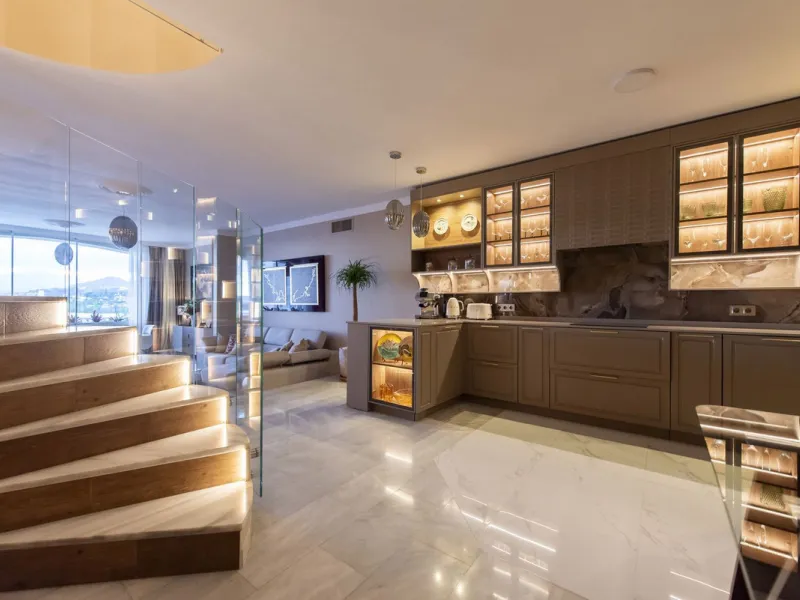 Discover this elegant, fully renovated west-facing townhouse, located in a quiet and well-maintained residential area in the heart of Aloha.