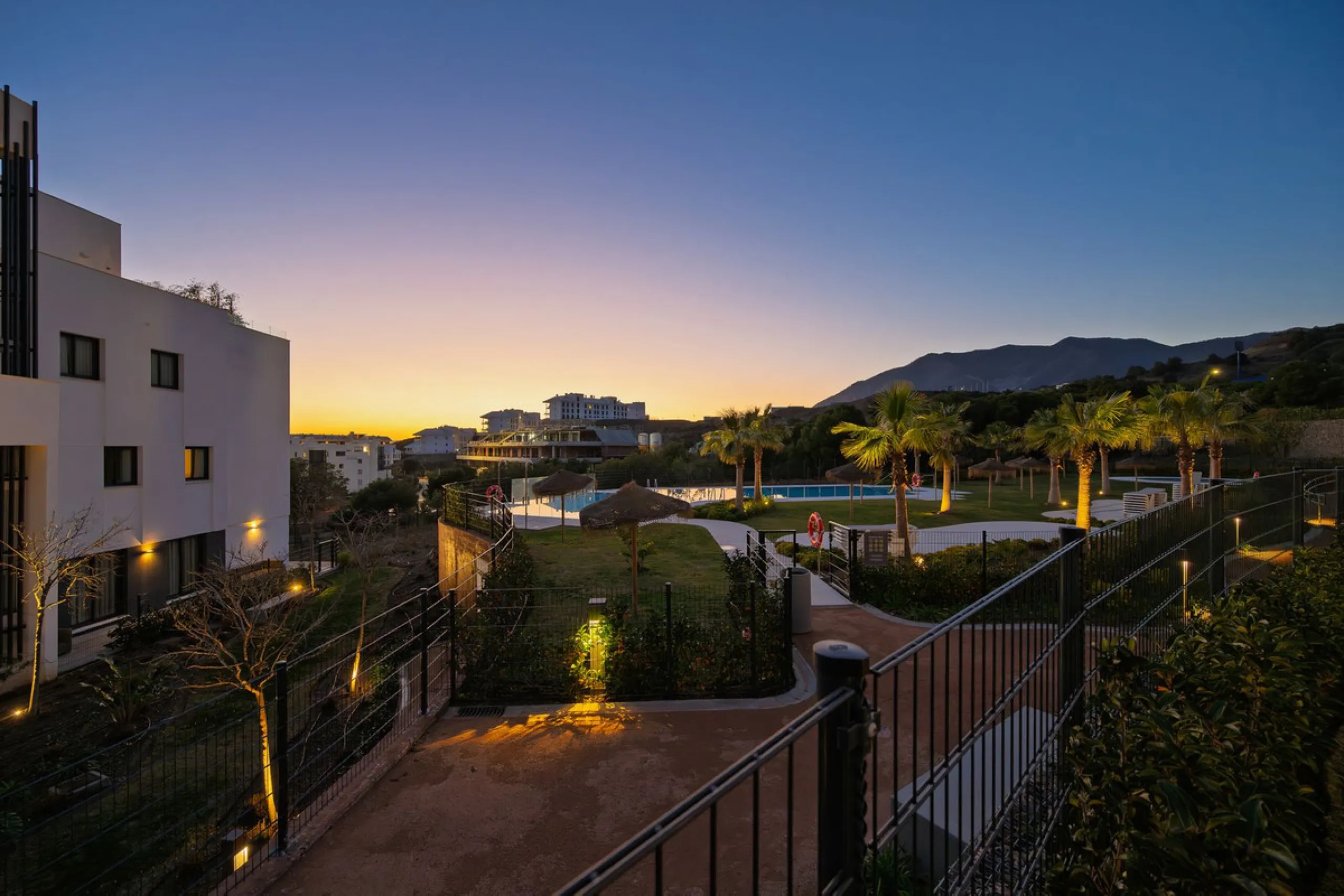 This modern apartment is situated in the sought-after area of El Higueron, Fuengirola, Malaga, offering a blend of comfort, style, and convenience. Boasting two spacious bedrooms and two bathrooms, including a luxurious en-suite, the property provides an 