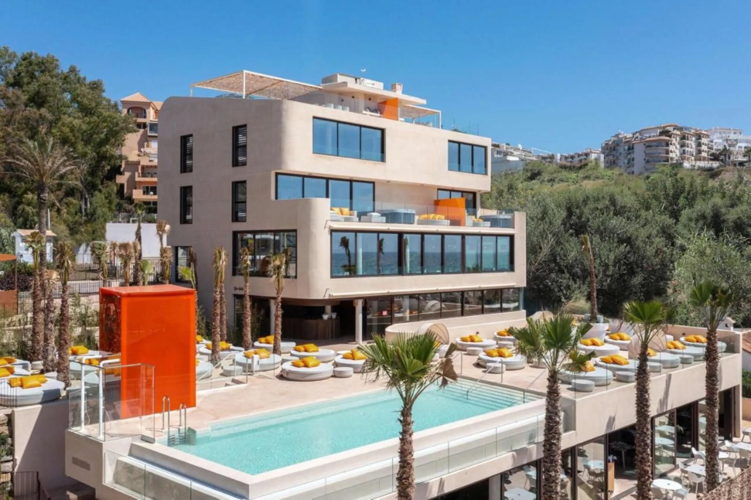 This modern apartment is situated in the sought-after area of El Higueron, Fuengirola, Malaga, offering a blend of comfort, style, and convenience. Boasting two spacious bedrooms and two bathrooms, including a luxurious en-suite, the property provides an 