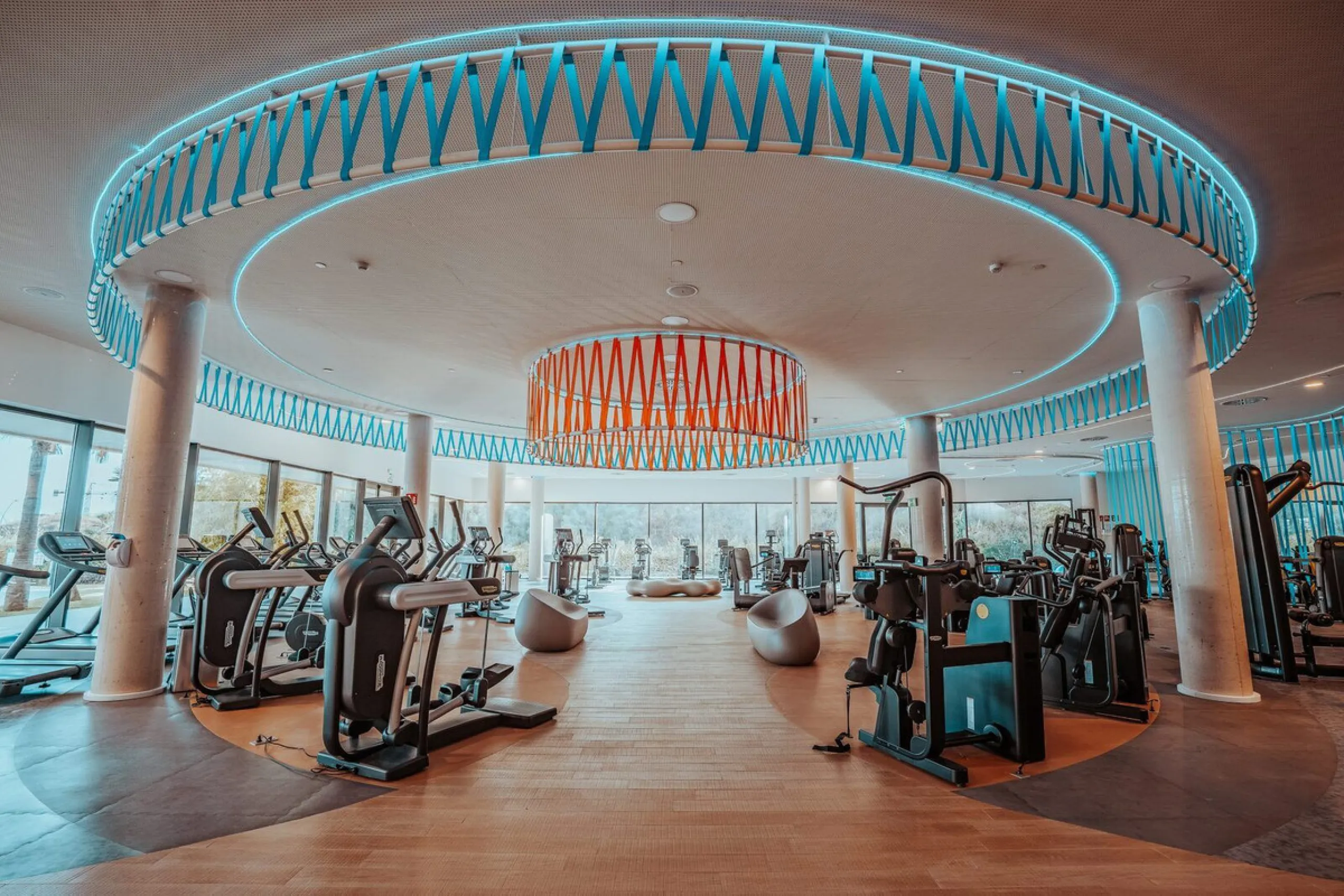 This modern apartment is situated in the sought-after area of El Higueron, Fuengirola, Malaga, offering a blend of comfort, style, and convenience. Boasting two spacious bedrooms and two bathrooms, including a luxurious en-suite, the property provides an 