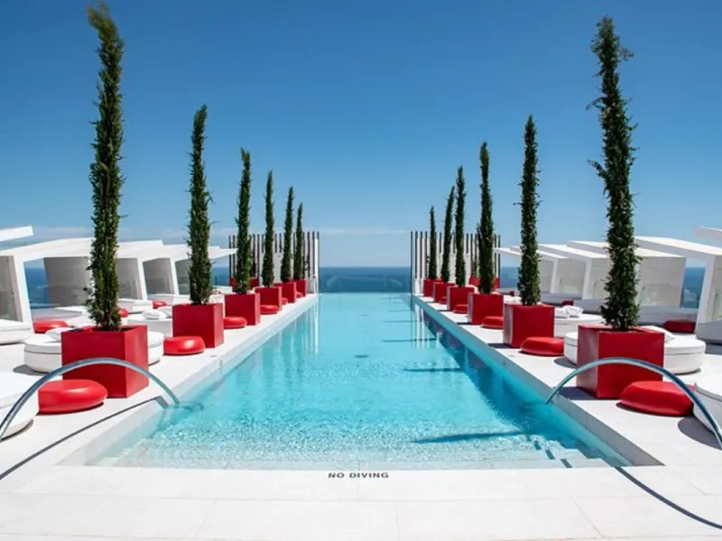 This modern apartment is situated in the sought-after area of El Higueron, Fuengirola, Malaga, offering a blend of comfort, style, and convenience. Boasting two spacious bedrooms and two bathrooms, including a luxurious en-suite, the property provides an 