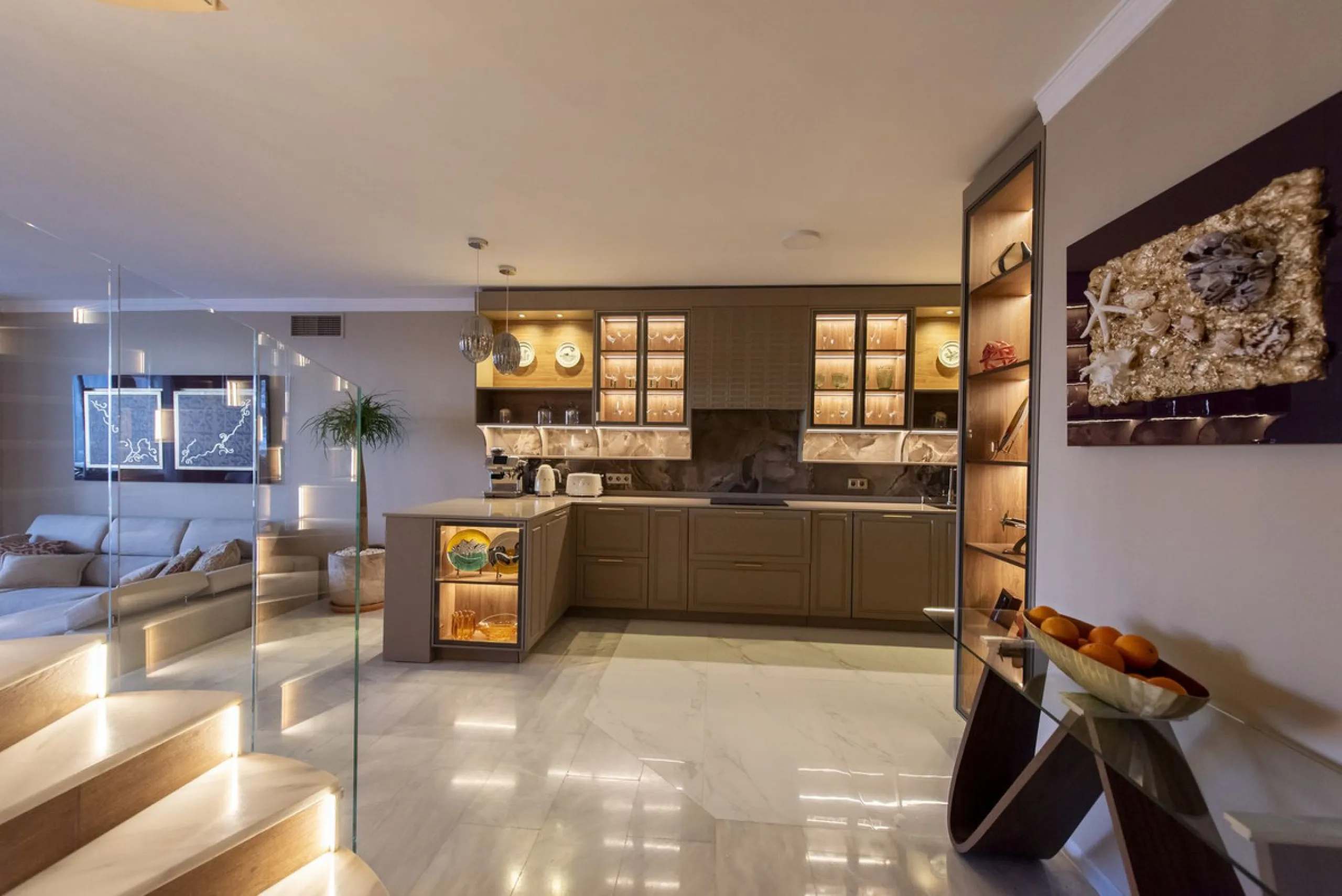 Discover this elegant, fully renovated west-facing townhouse, located in a quiet and well-maintained residential area in the heart of Aloha.