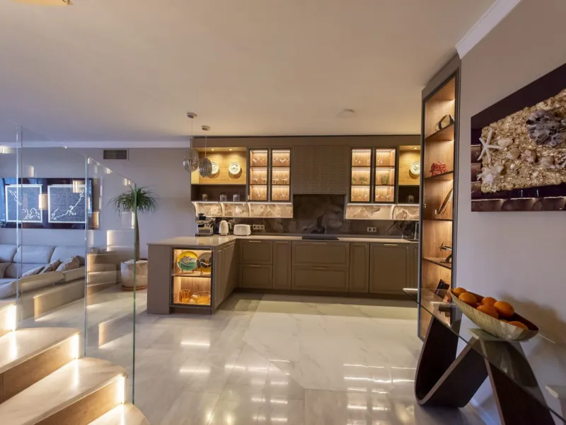 Discover this elegant, fully renovated west-facing townhouse, located in a quiet and well-maintained residential area in the heart of Aloha.