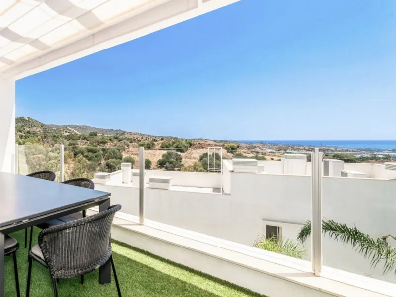 Apartment - Penthouse в продаже в Marbella, Málaga. В доме 3 спален и 3 ванных комнат. Площадь дома 195 м²