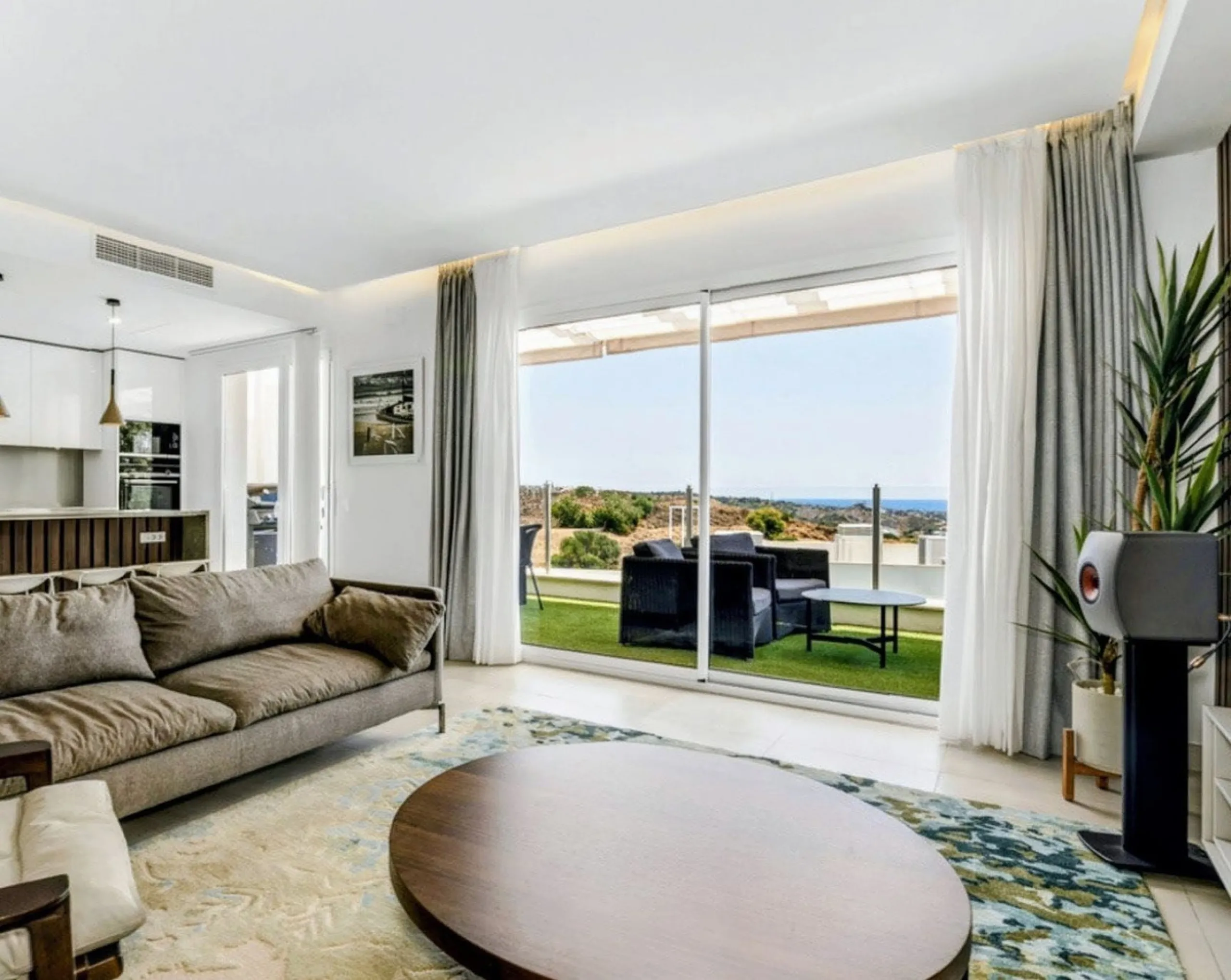 Apartment - Penthouse в продаже в Marbella, Málaga. В доме 3 спален и 3 ванных комнат. Площадь дома 195 м²
