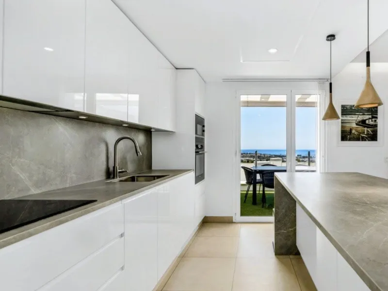 Apartment - Penthouse в продаже в Marbella, Málaga. В доме 3 спален и 3 ванных комнат. Площадь дома 195 м²
