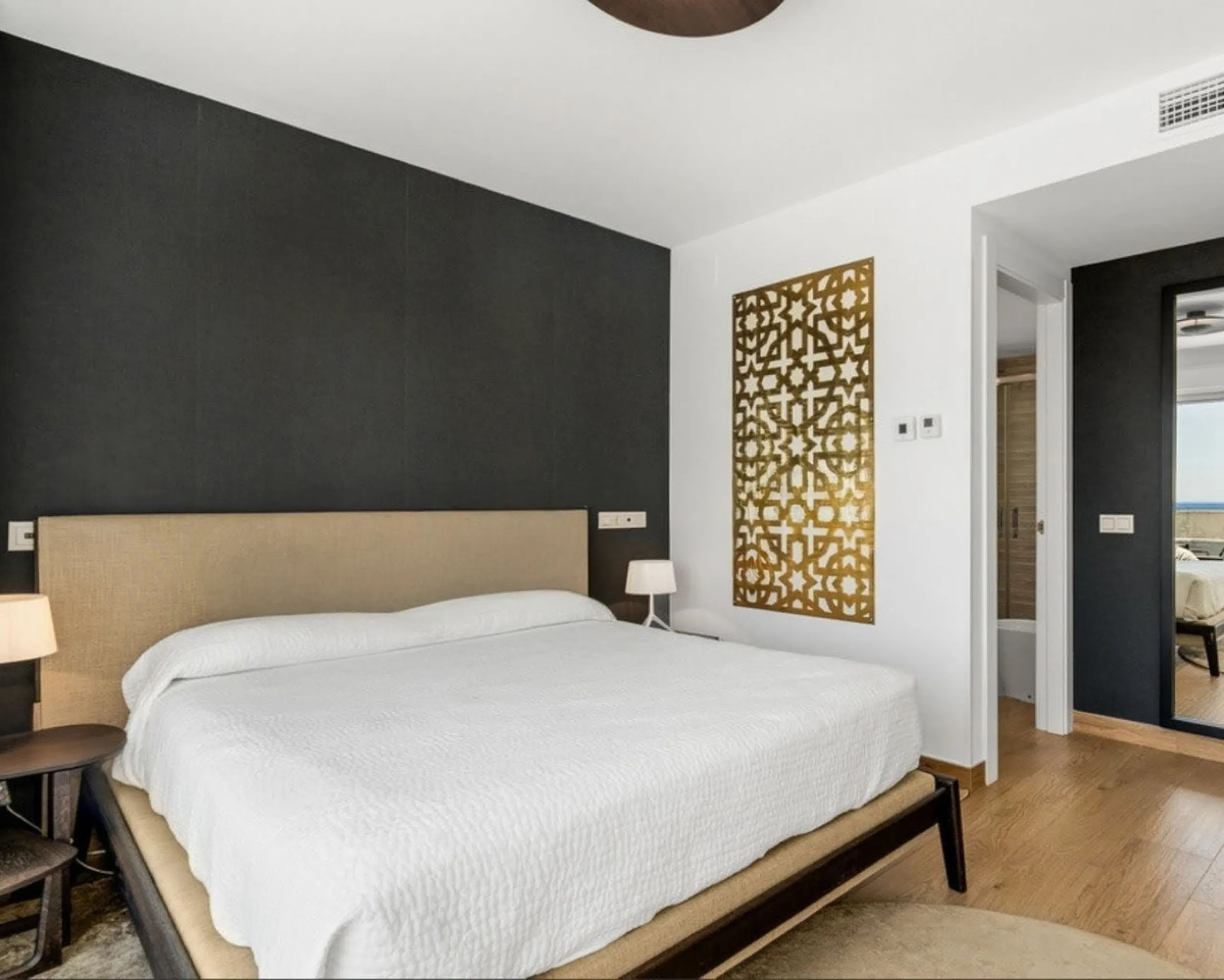 Apartment - Penthouse в продаже в Marbella, Málaga. В доме 3 спален и 3 ванных комнат. Площадь дома 195 м²