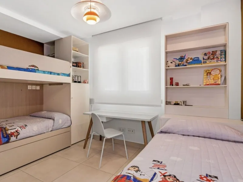 Apartment - Penthouse в продаже в Marbella, Málaga. В доме 3 спален и 3 ванных комнат. Площадь дома 195 м²