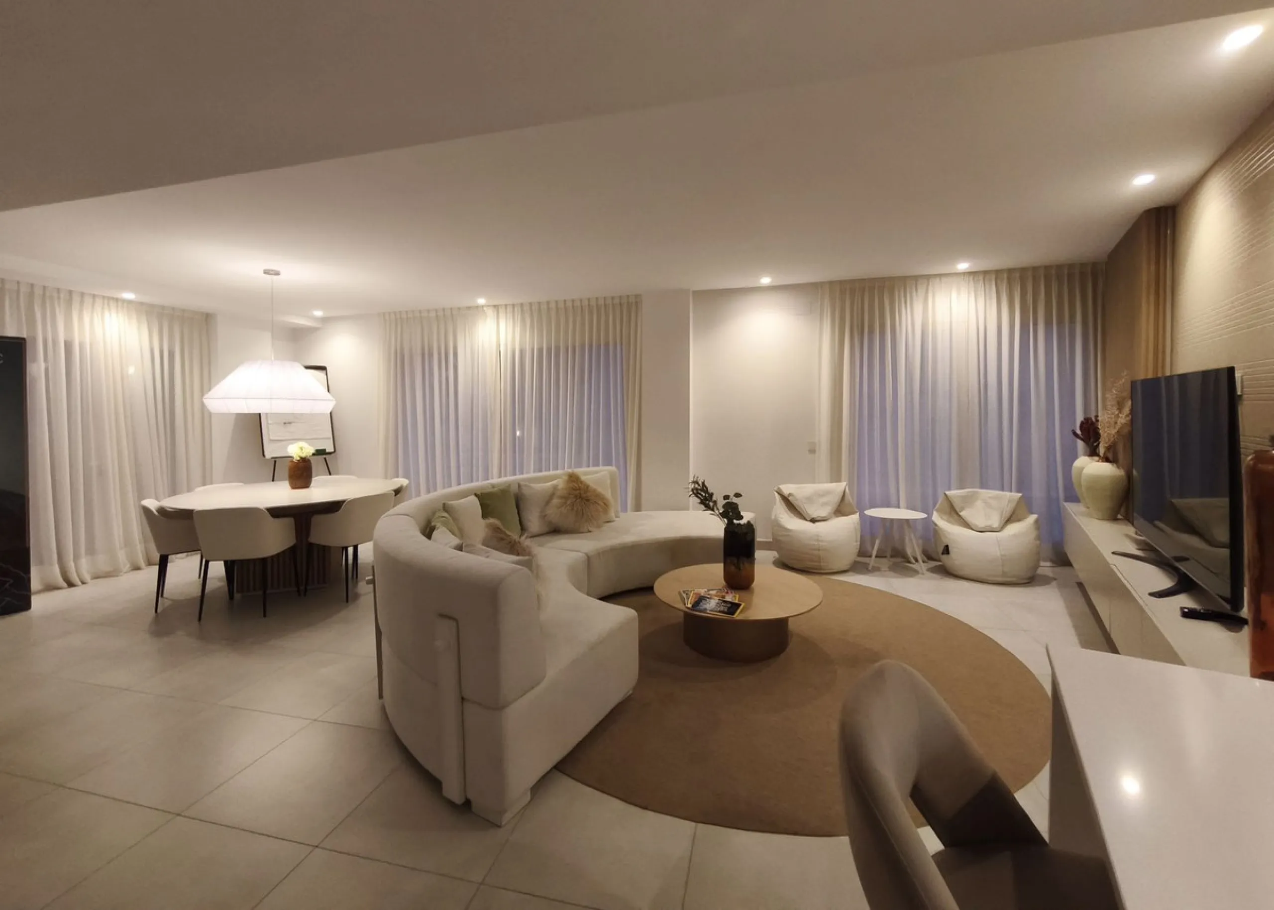 Apartment - Penthouse в продаже в Marbella, Málaga. В доме 3 спален и 3 ванных комнат. Площадь дома 195 м²