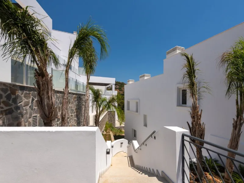 Apartment - Penthouse в продаже в Marbella, Málaga. В доме 3 спален и 3 ванных комнат. Площадь дома 195 м²