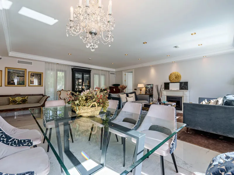 House - Detached Villa в продаже в Málaga, Málaga. В доме 8 спален и 8 ванных комнат. Площадь дома 390 м². Площадь участка 495 м²