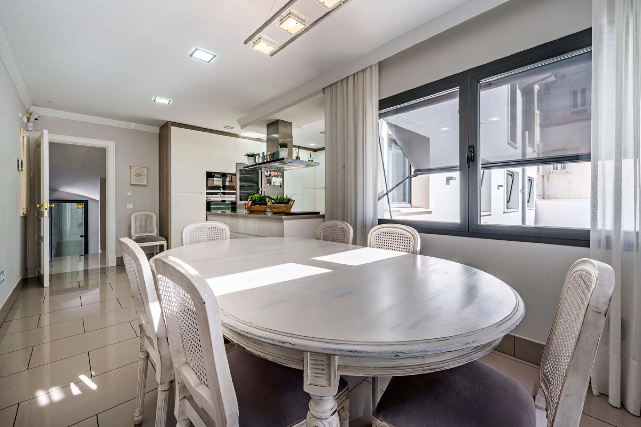 House - Detached Villa в продаже в Málaga, Málaga. В доме 8 спален и 8 ванных комнат. Площадь дома 390 м². Площадь участка 495 м²