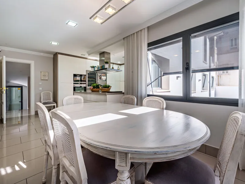 House - Detached Villa в продаже в Málaga, Málaga. В доме 8 спален и 8 ванных комнат. Площадь дома 390 м². Площадь участка 495 м²