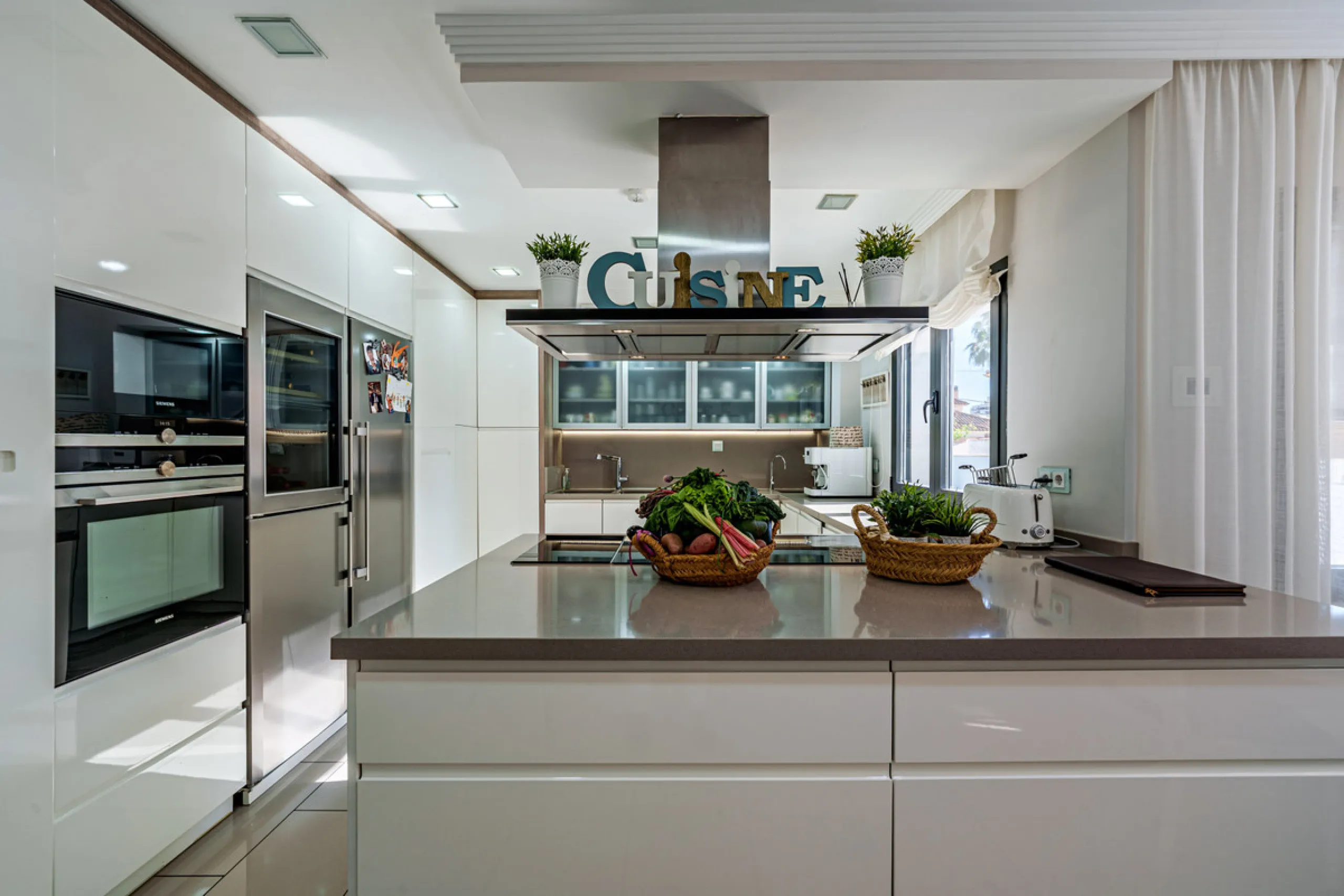 House - Detached Villa в продаже в Málaga, Málaga. В доме 8 спален и 8 ванных комнат. Площадь дома 390 м². Площадь участка 495 м²