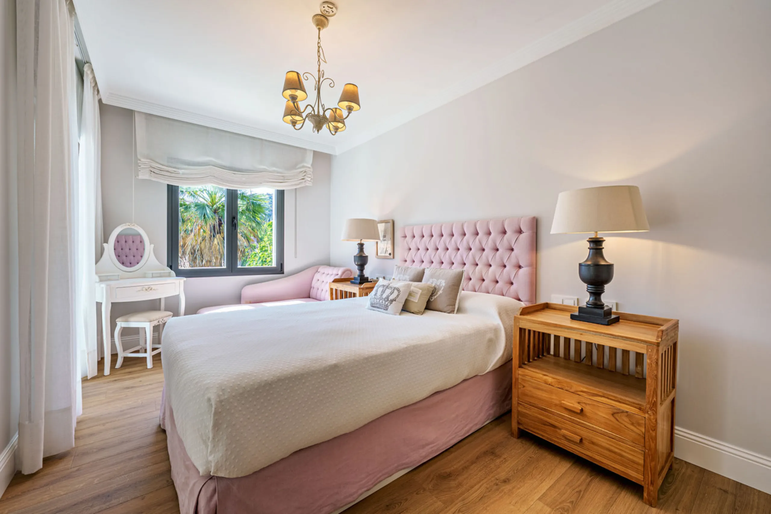 House - Detached Villa в продаже в Málaga, Málaga. В доме 8 спален и 8 ванных комнат. Площадь дома 390 м². Площадь участка 495 м²