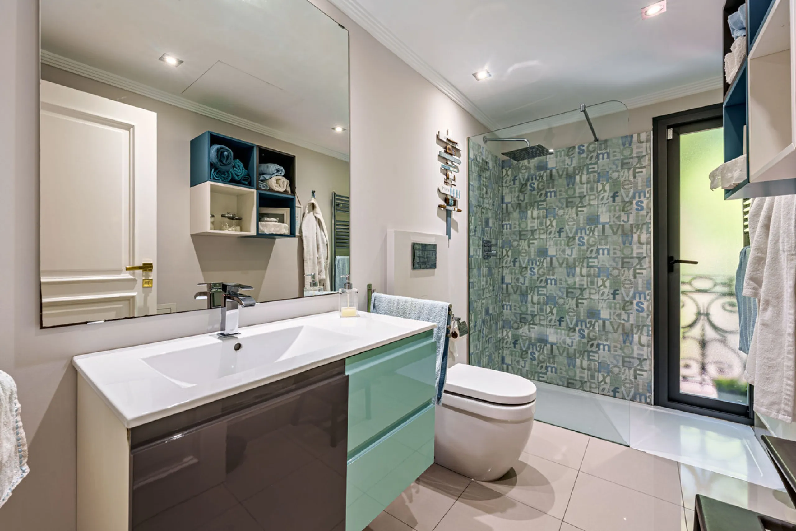 House - Detached Villa в продаже в Málaga, Málaga. В доме 8 спален и 8 ванных комнат. Площадь дома 390 м². Площадь участка 495 м²