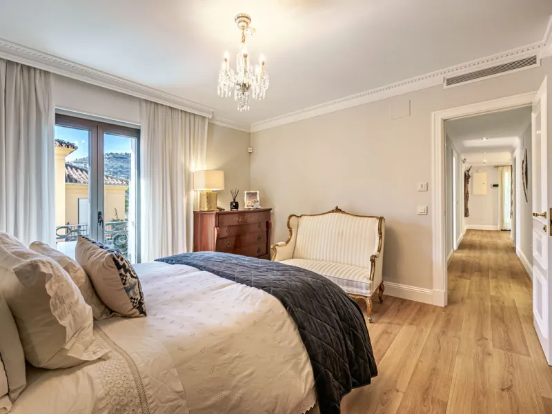House - Detached Villa в продаже в Málaga, Málaga. В доме 8 спален и 8 ванных комнат. Площадь дома 390 м². Площадь участка 495 м²