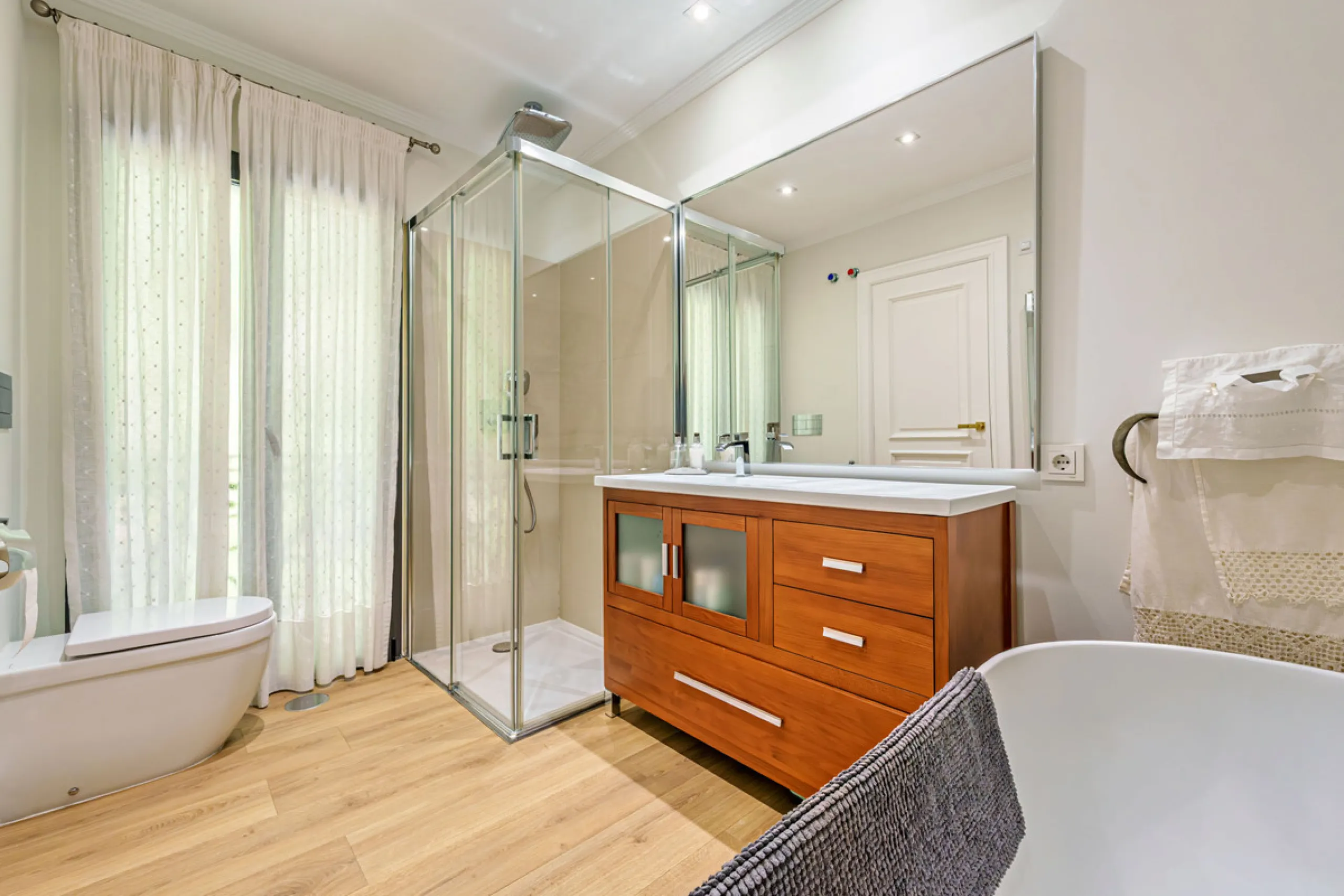 House - Detached Villa в продаже в Málaga, Málaga. В доме 8 спален и 8 ванных комнат. Площадь дома 390 м². Площадь участка 495 м²