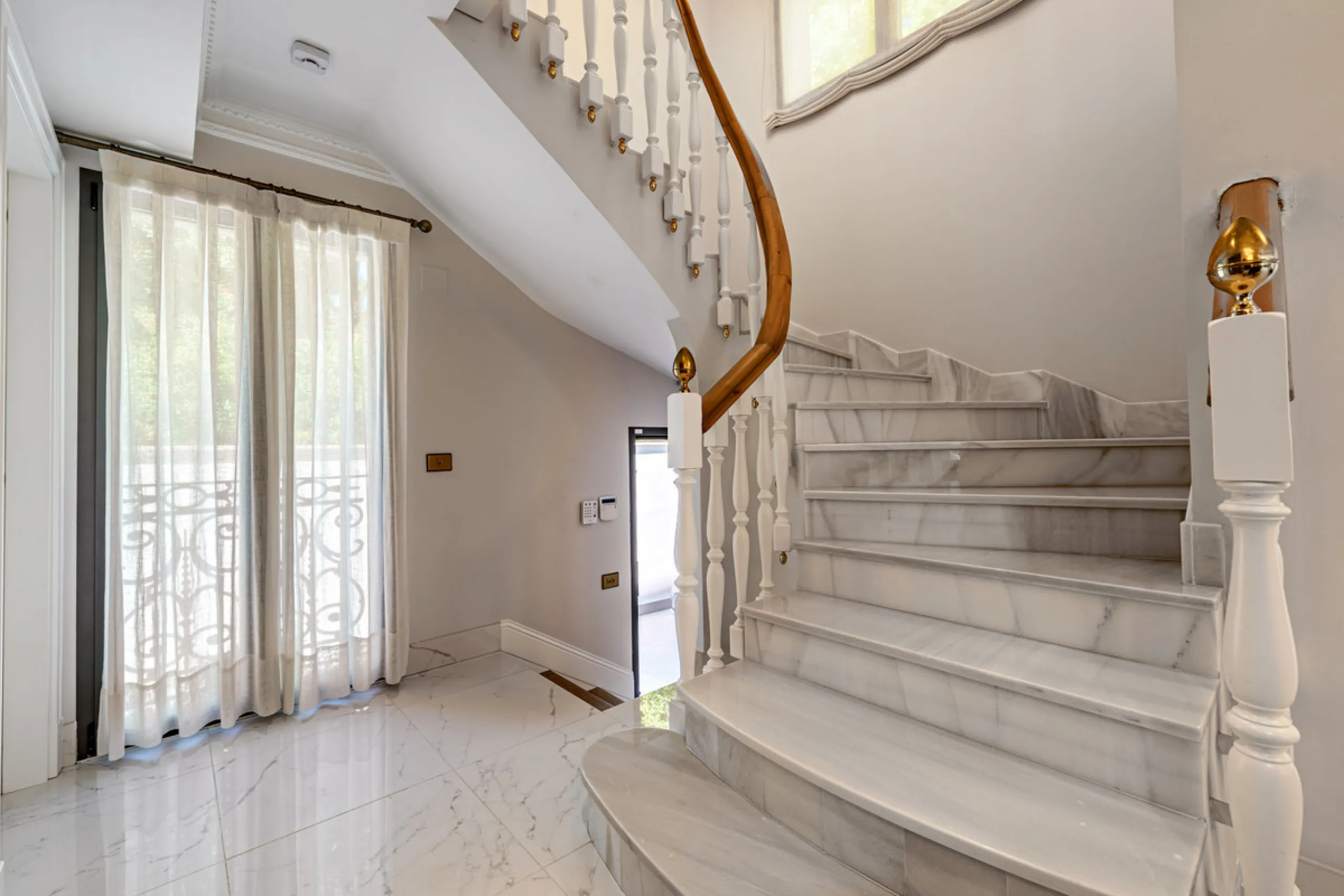 House - Detached Villa в продаже в Málaga, Málaga. В доме 8 спален и 8 ванных комнат. Площадь дома 390 м². Площадь участка 495 м²