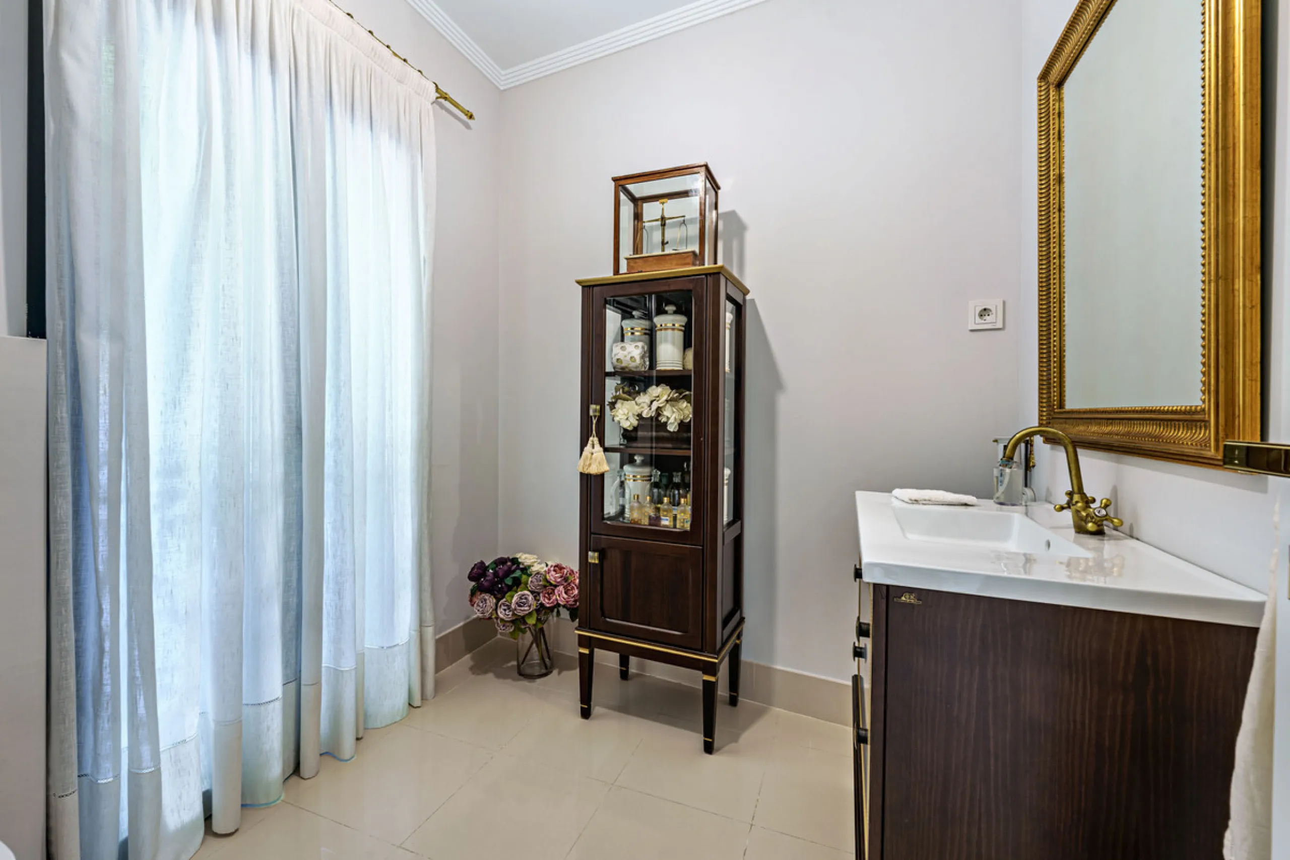 House - Detached Villa в продаже в Málaga, Málaga. В доме 8 спален и 8 ванных комнат. Площадь дома 390 м². Площадь участка 495 м²