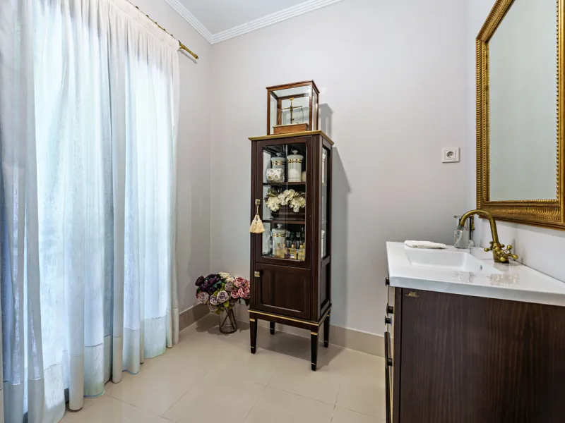 House - Detached Villa в продаже в Málaga, Málaga. В доме 8 спален и 8 ванных комнат. Площадь дома 390 м². Площадь участка 495 м²