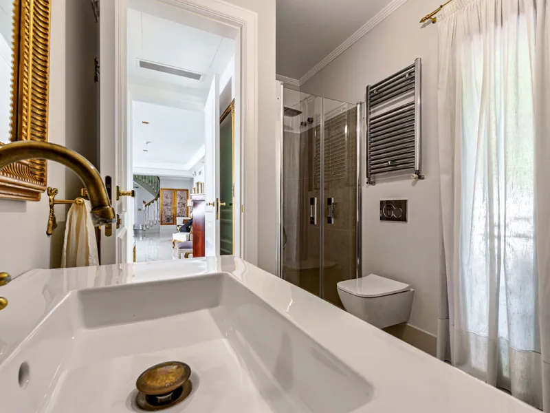 House - Detached Villa в продаже в Málaga, Málaga. В доме 8 спален и 8 ванных комнат. Площадь дома 390 м². Площадь участка 495 м²