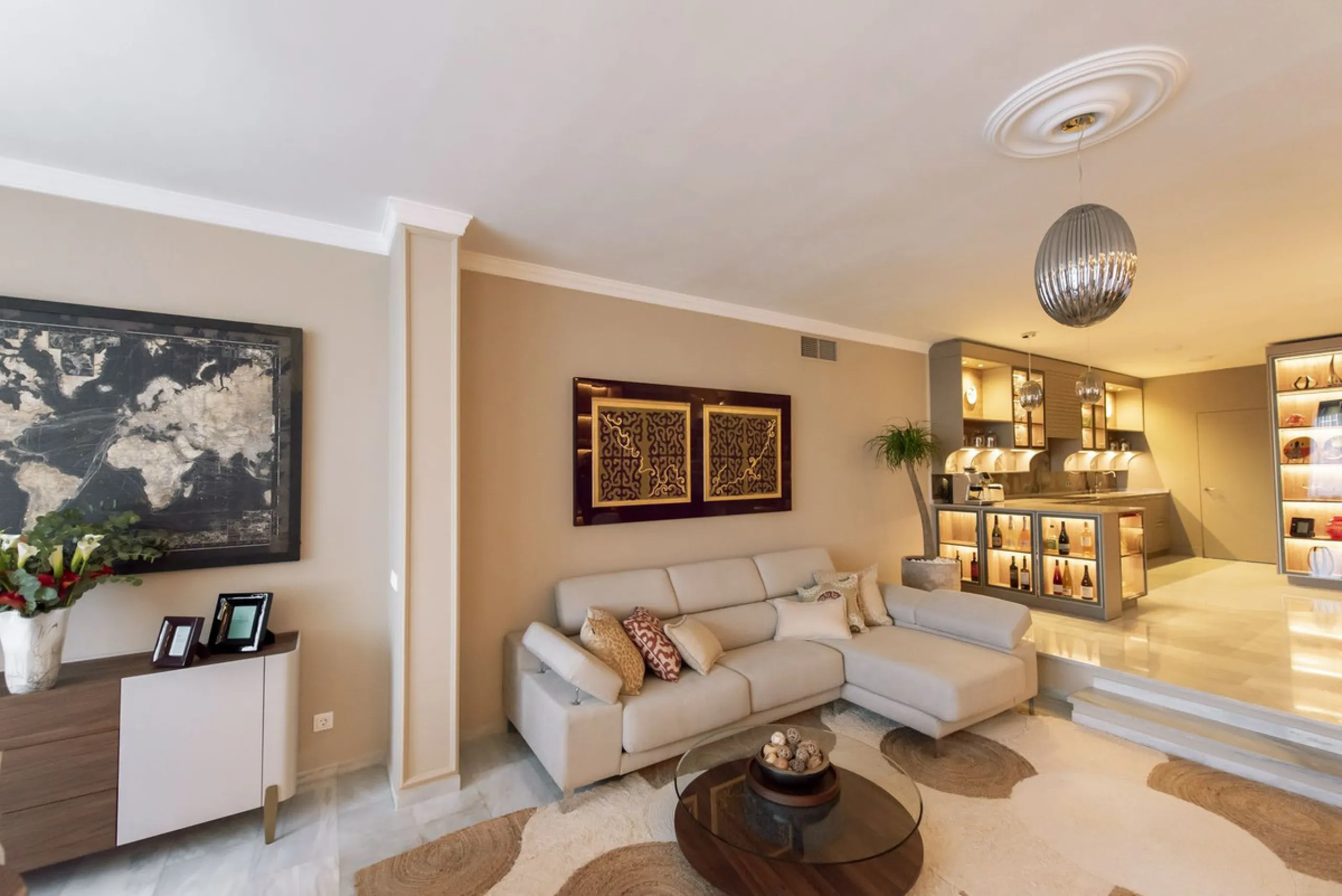 Discover this elegant, fully renovated west-facing townhouse, located in a quiet and well-maintained residential area in the heart of Aloha.