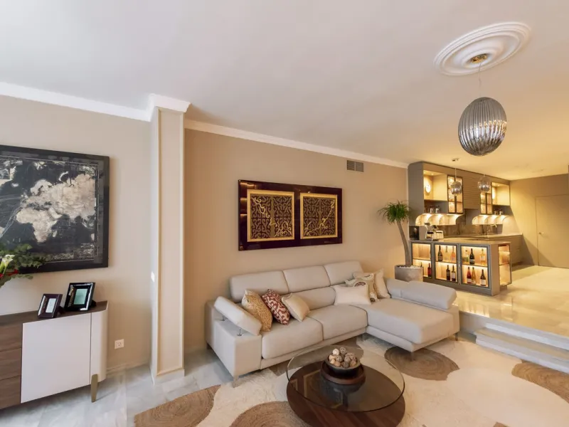 Discover this elegant, fully renovated west-facing townhouse, located in a quiet and well-maintained residential area in the heart of Aloha.