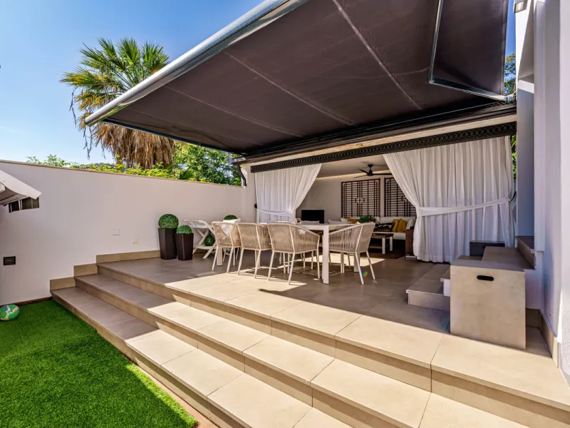 House - Detached Villa в продаже в Málaga, Málaga. В доме 8 спален и 8 ванных комнат. Площадь дома 390 м². Площадь участка 495 м²