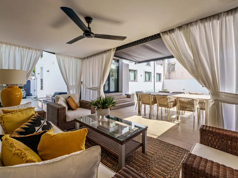 House - Detached Villa в продаже в Málaga, Málaga. В доме 8 спален и 8 ванных комнат. Площадь дома 390 м². Площадь участка 495 м²