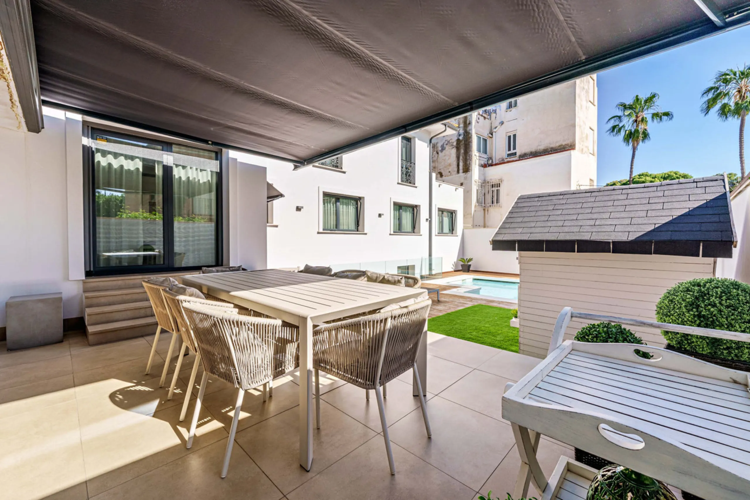 House - Detached Villa в продаже в Málaga, Málaga. В доме 8 спален и 8 ванных комнат. Площадь дома 390 м². Площадь участка 495 м²
