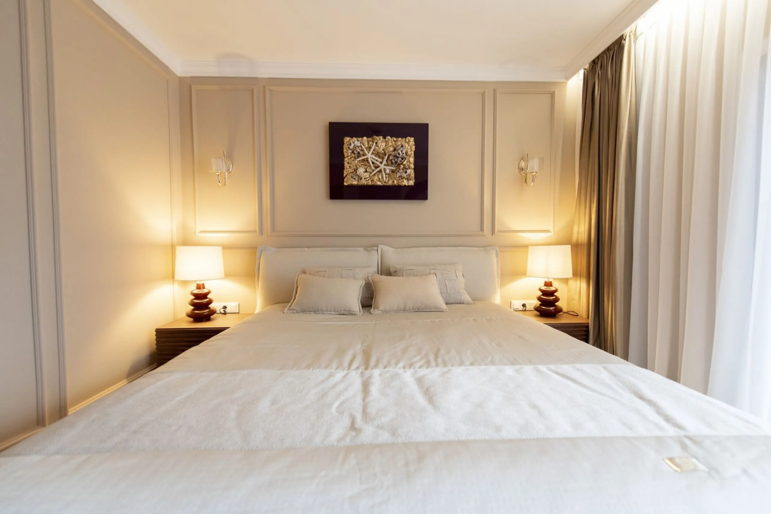 Discover this elegant, fully renovated west-facing townhouse, located in a quiet and well-maintained residential area in the heart of Aloha.
