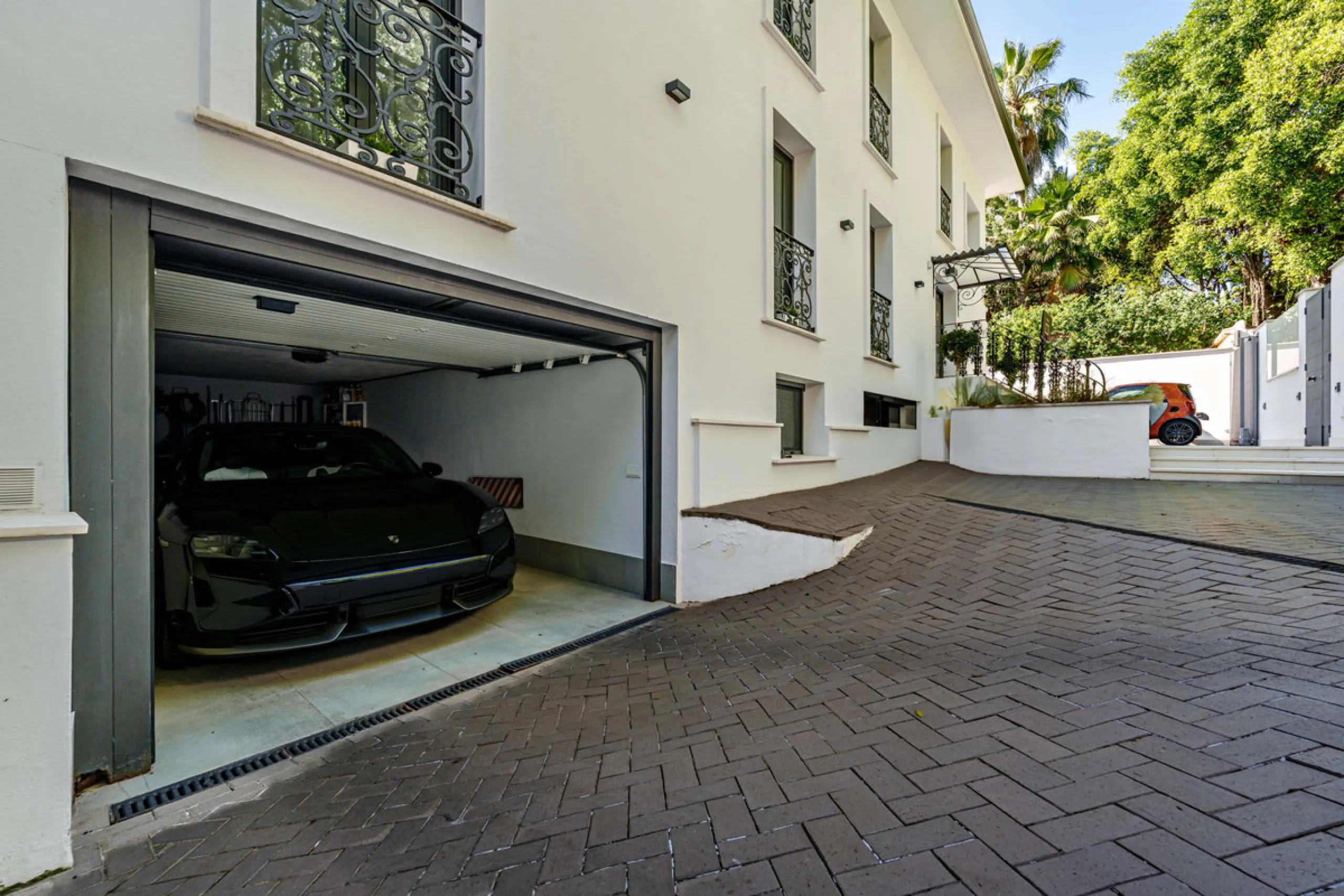 House - Detached Villa в продаже в Málaga, Málaga. В доме 8 спален и 8 ванных комнат. Площадь дома 390 м². Площадь участка 495 м²