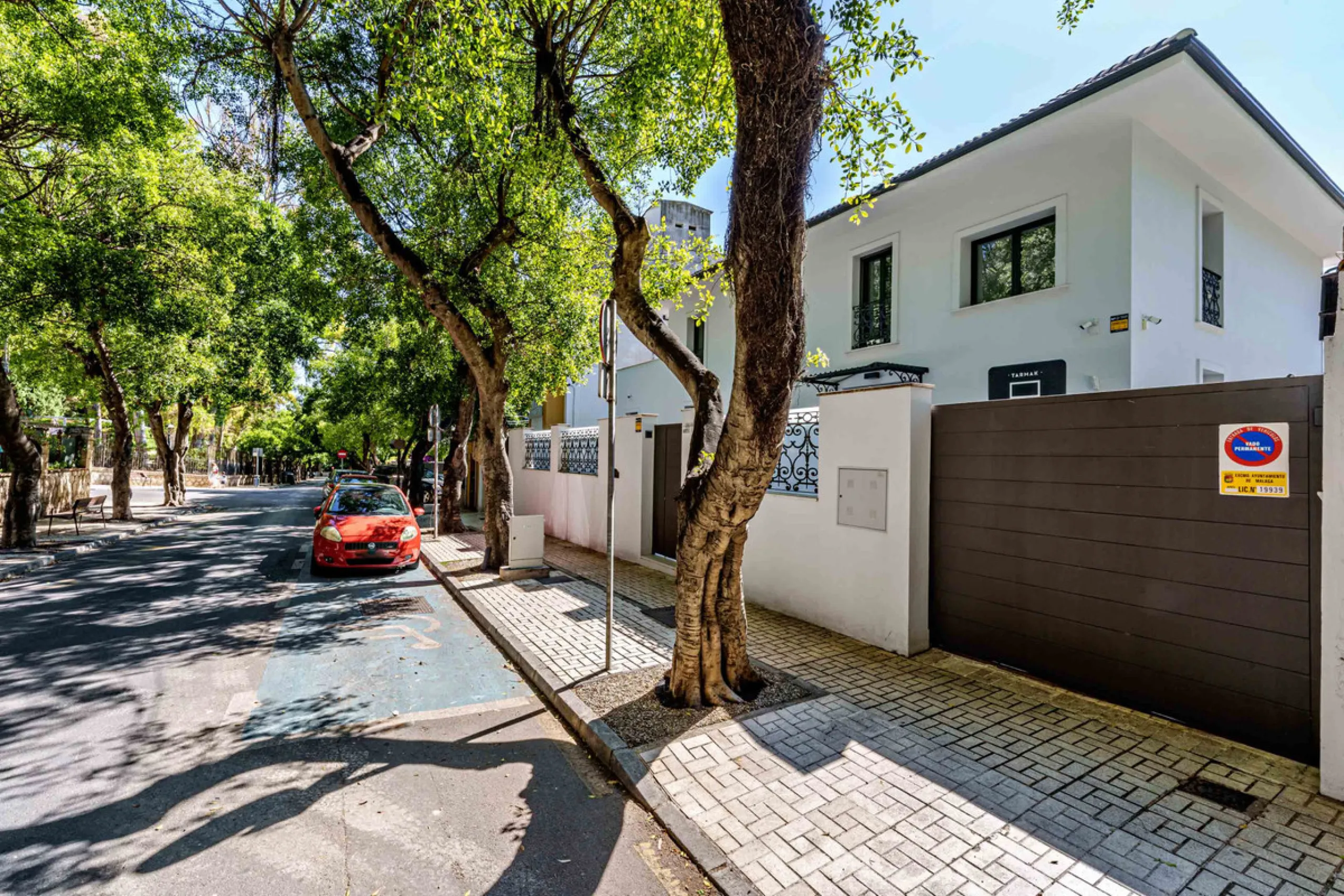 House - Detached Villa в продаже в Málaga, Málaga. В доме 8 спален и 8 ванных комнат. Площадь дома 390 м². Площадь участка 495 м²