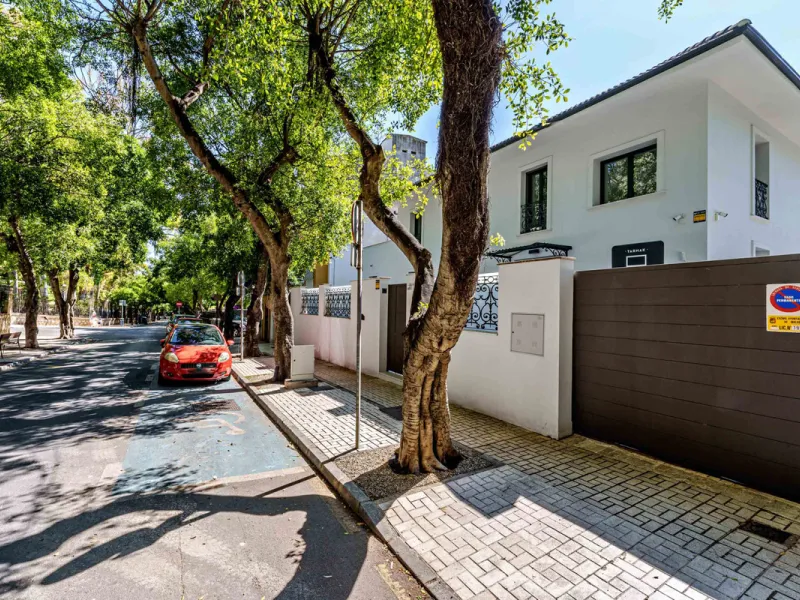 House - Detached Villa в продаже в Málaga, Málaga. В доме 8 спален и 8 ванных комнат. Площадь дома 390 м². Площадь участка 495 м²