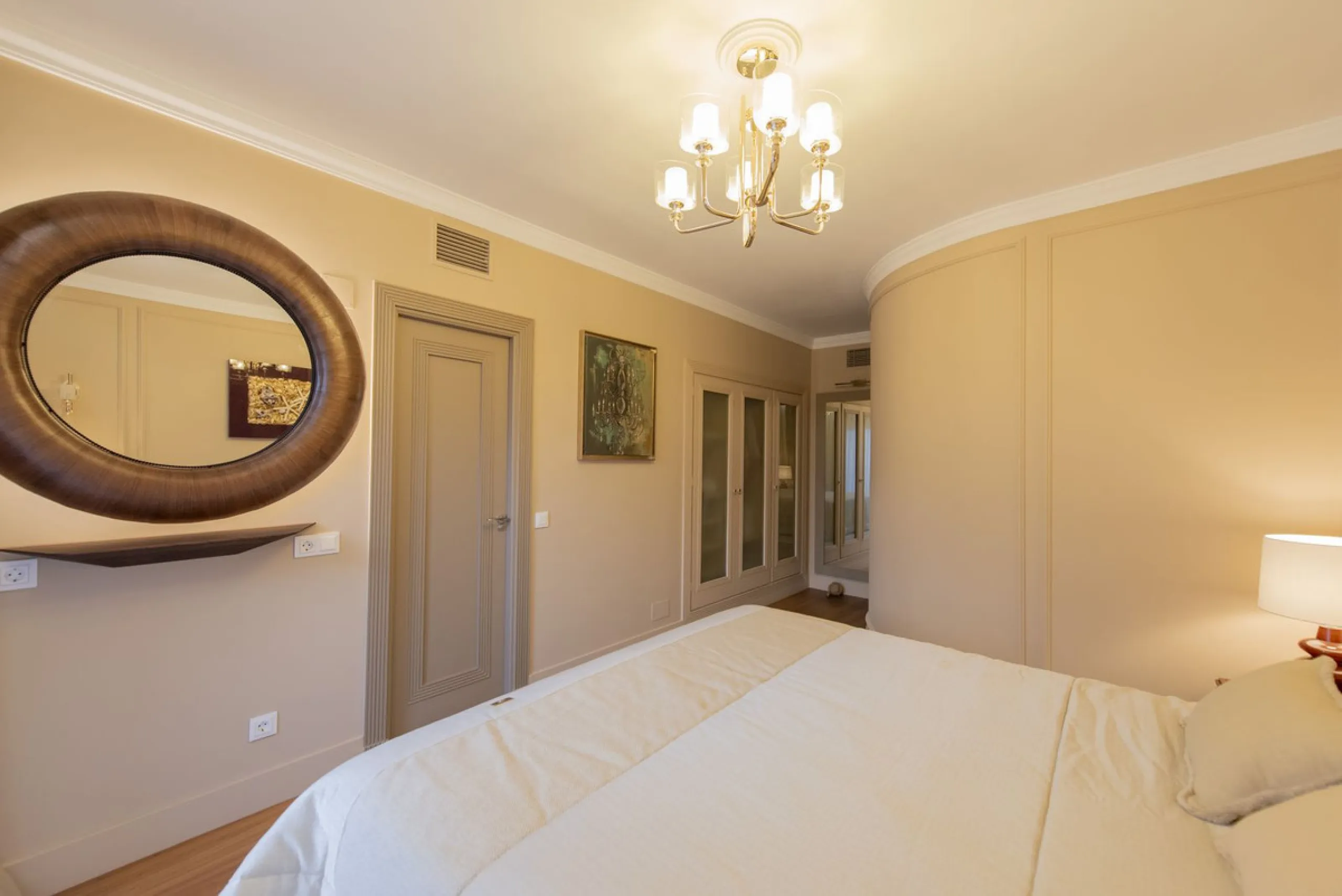 Discover this elegant, fully renovated west-facing townhouse, located in a quiet and well-maintained residential area in the heart of Aloha.