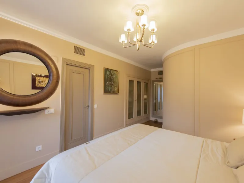 Discover this elegant, fully renovated west-facing townhouse, located in a quiet and well-maintained residential area in the heart of Aloha.