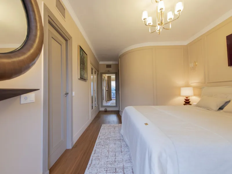 Discover this elegant, fully renovated west-facing townhouse, located in a quiet and well-maintained residential area in the heart of Aloha.