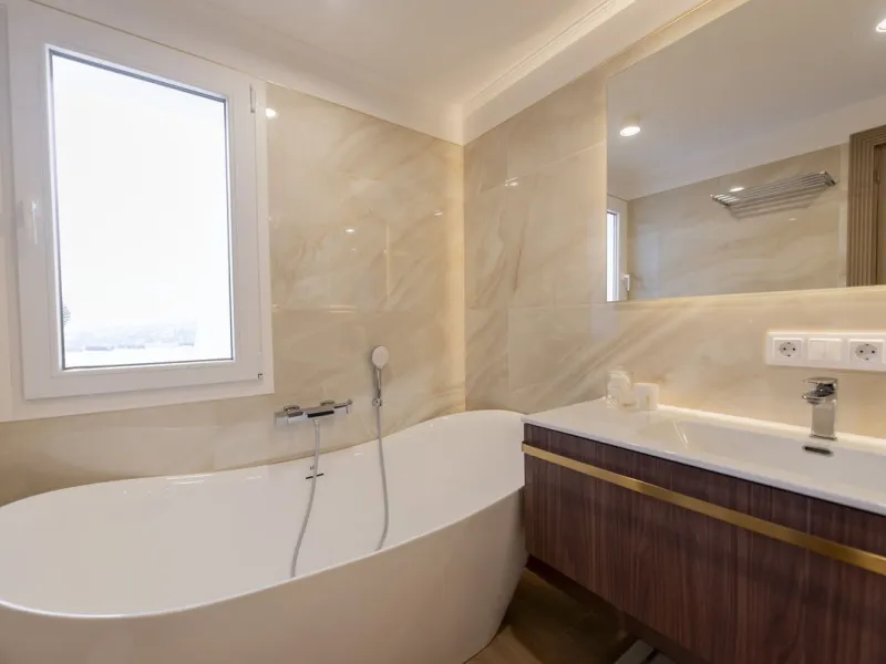 Discover this elegant, fully renovated west-facing townhouse, located in a quiet and well-maintained residential area in the heart of Aloha.
