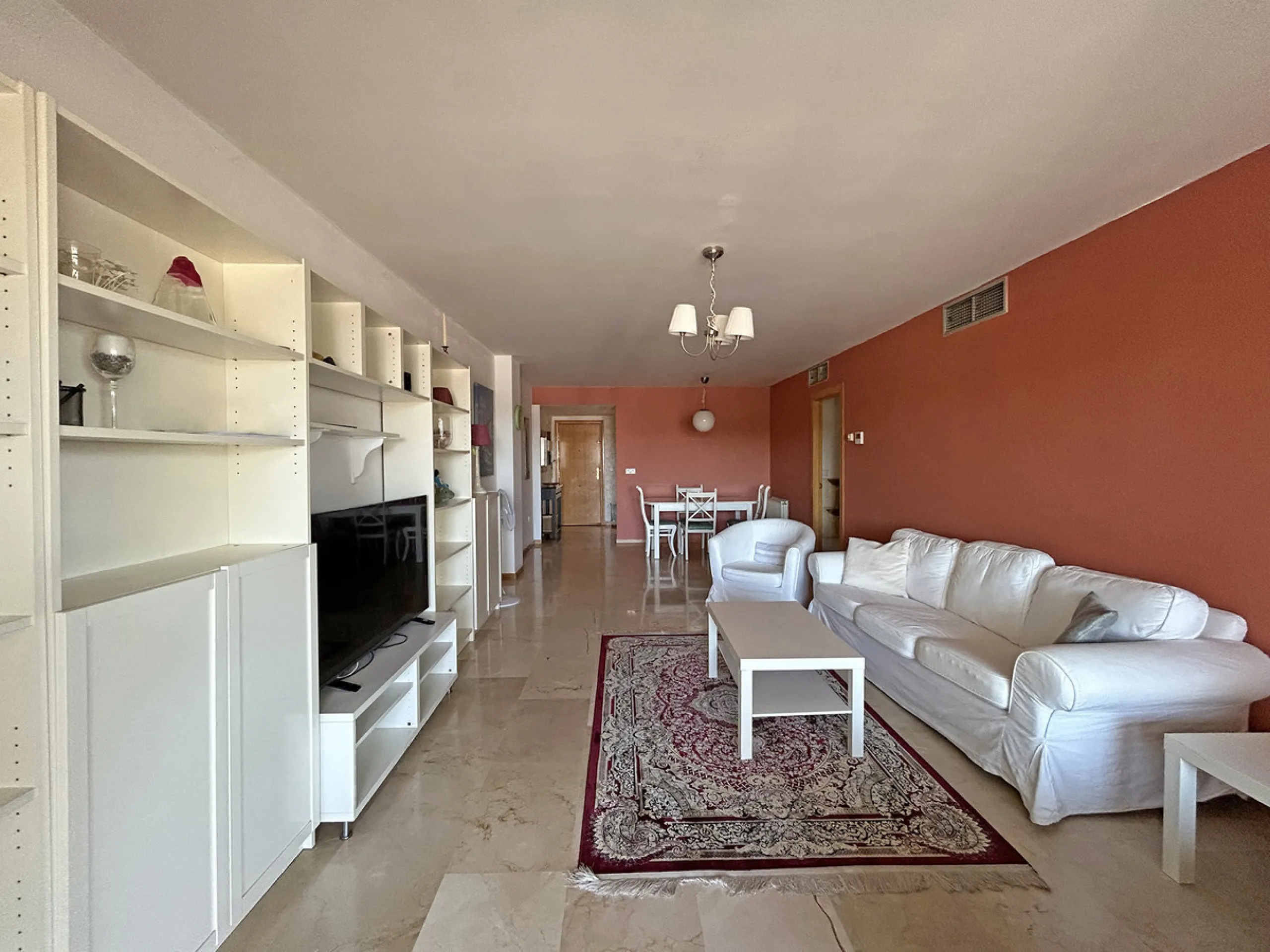 Apartment - Middle Floor Apartment в продаже в Marbella, Málaga. В доме 2 спален и 2 ванных комнат. Площадь дома 114 м²