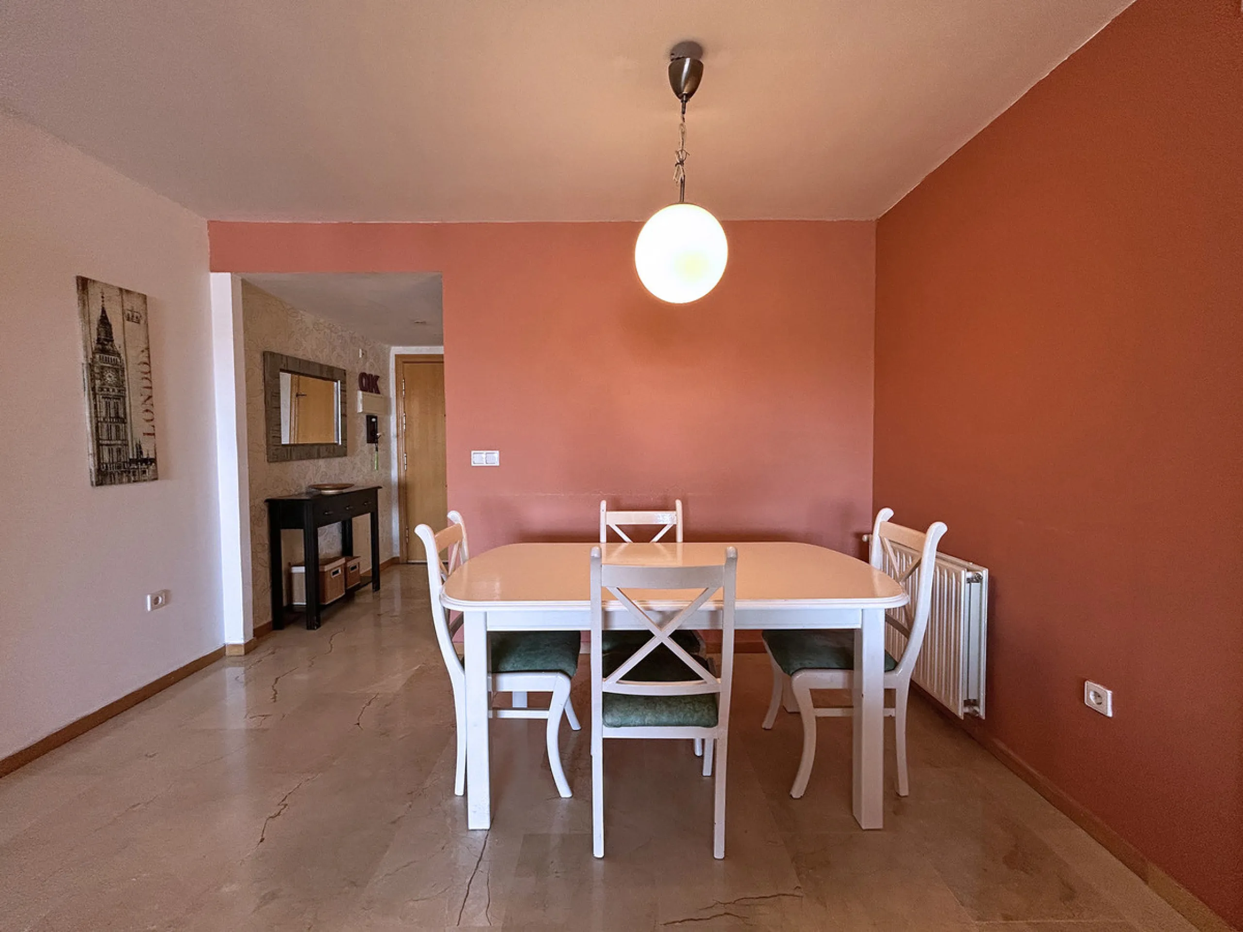 Apartment - Middle Floor Apartment в продаже в Marbella, Málaga. В доме 2 спален и 2 ванных комнат. Площадь дома 114 м²