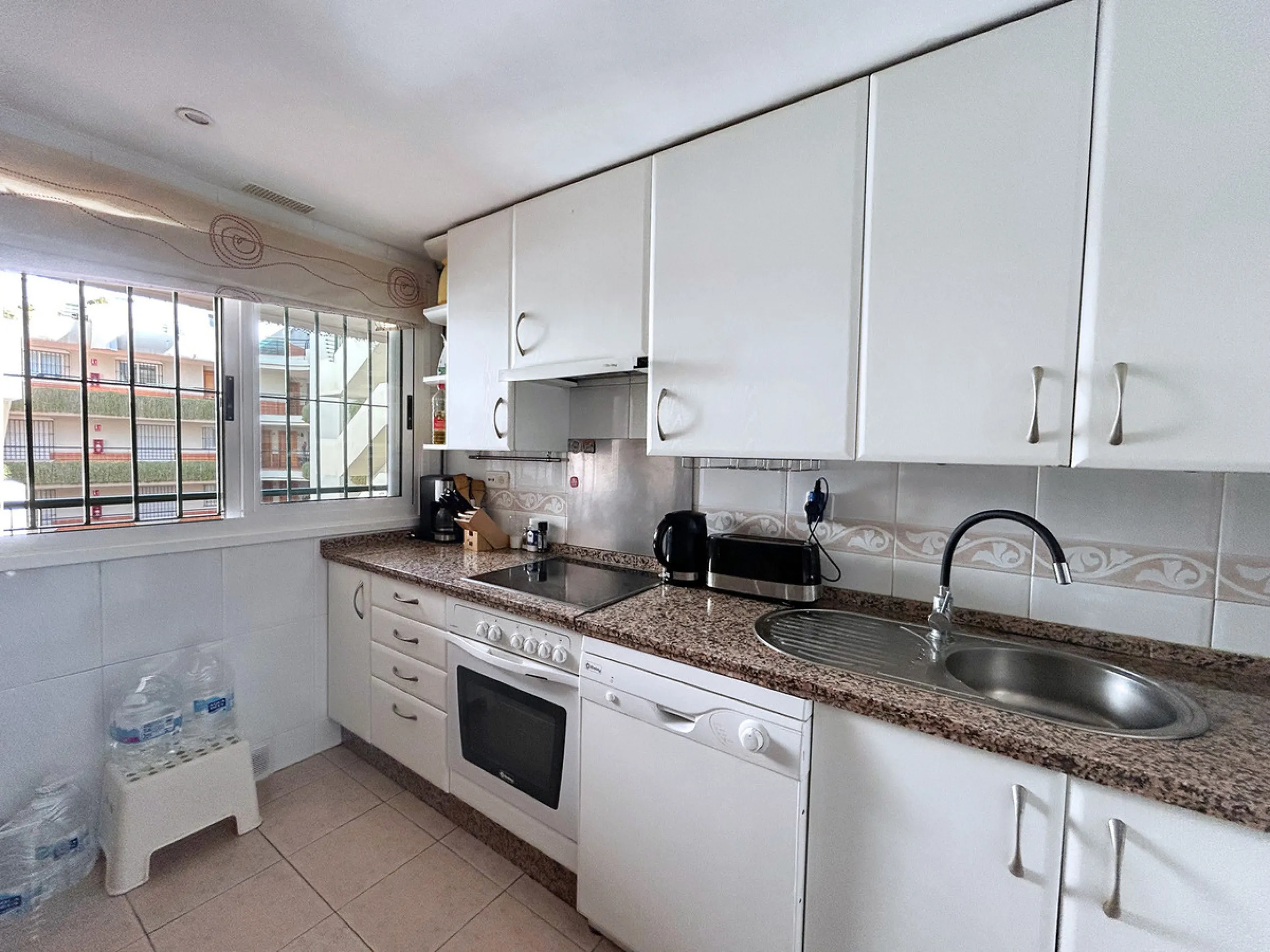 Apartment - Middle Floor Apartment в продаже в Marbella, Málaga. В доме 2 спален и 2 ванных комнат. Площадь дома 114 м²