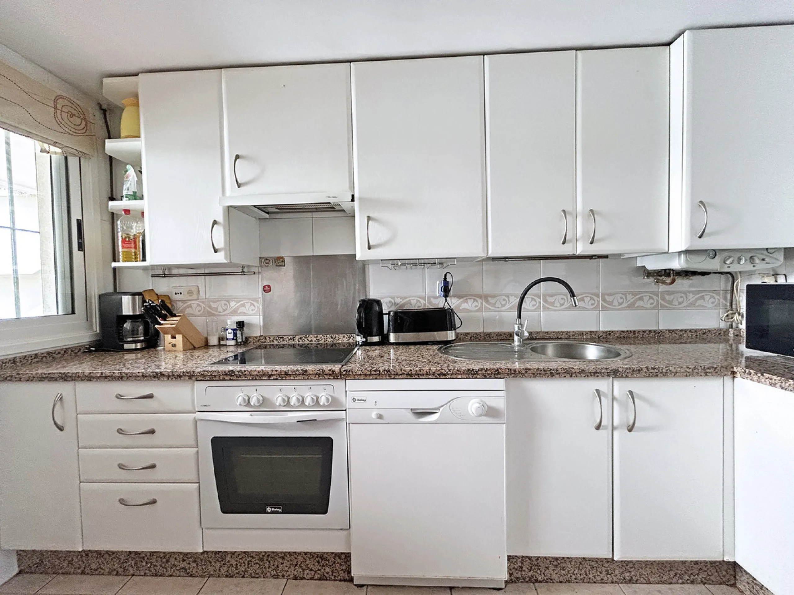 Apartment - Middle Floor Apartment в продаже в Marbella, Málaga. В доме 2 спален и 2 ванных комнат. Площадь дома 114 м²