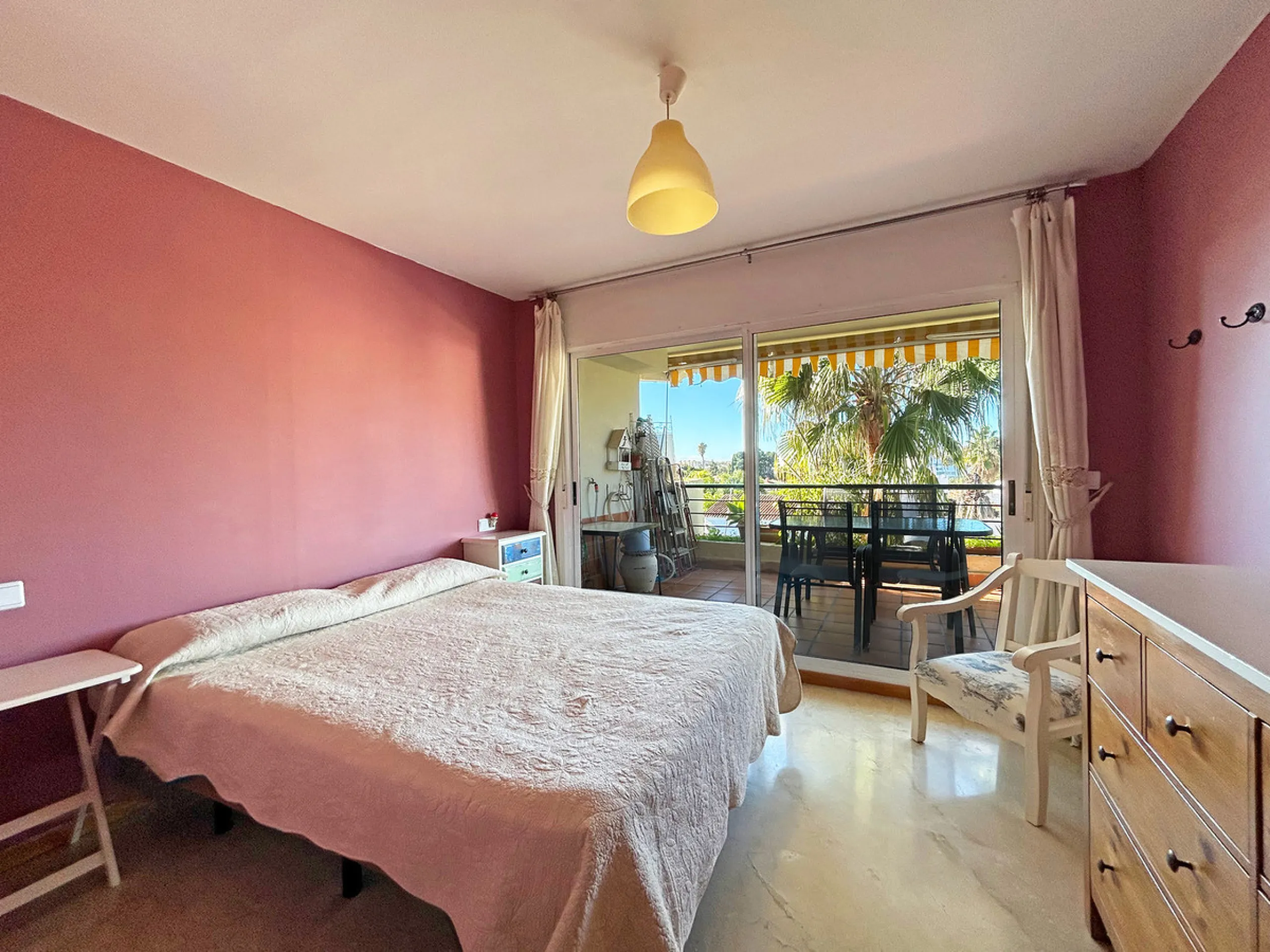 Apartment - Middle Floor Apartment в продаже в Marbella, Málaga. В доме 2 спален и 2 ванных комнат. Площадь дома 114 м²