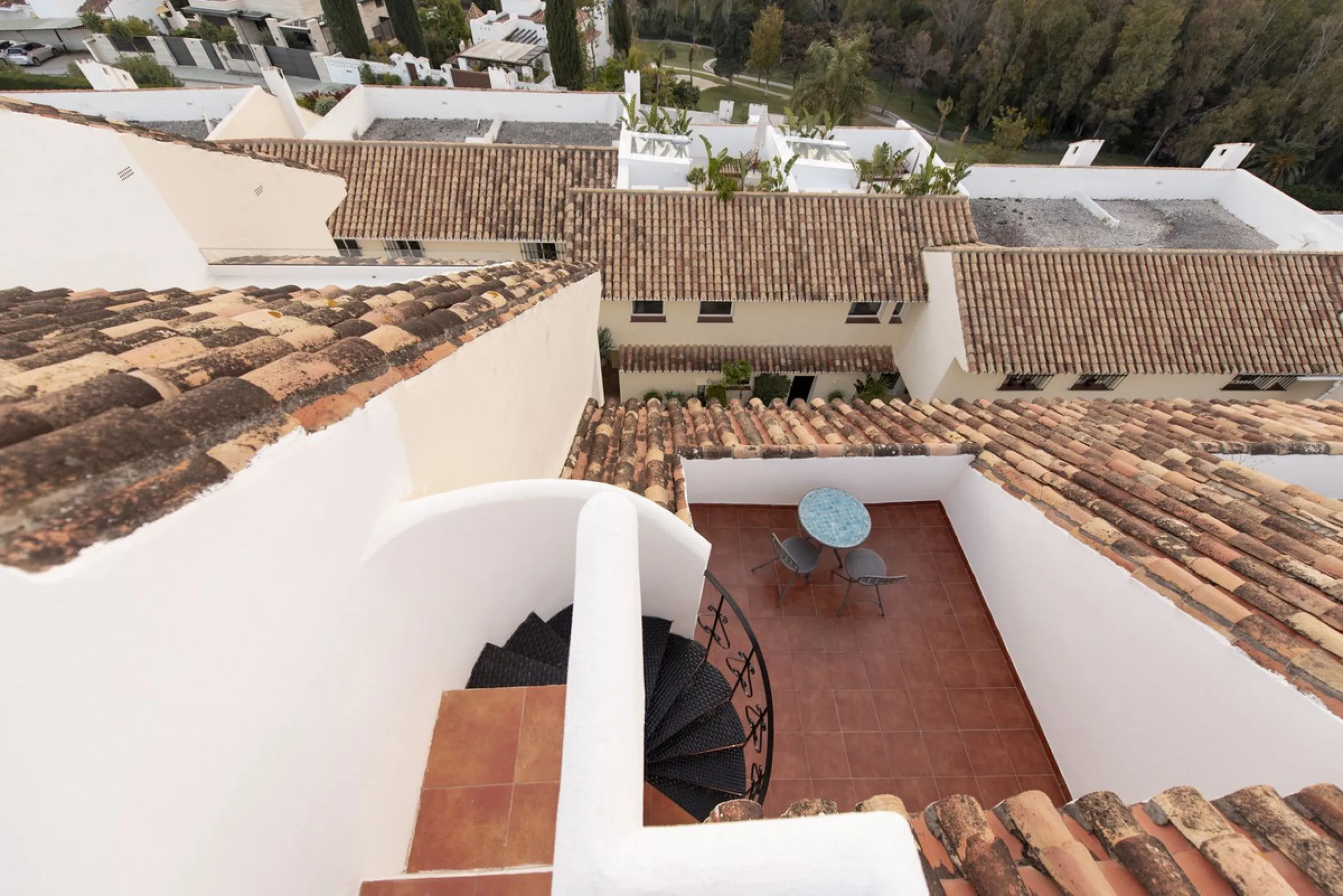 Discover this elegant, fully renovated west-facing townhouse, located in a quiet and well-maintained residential area in the heart of Aloha.