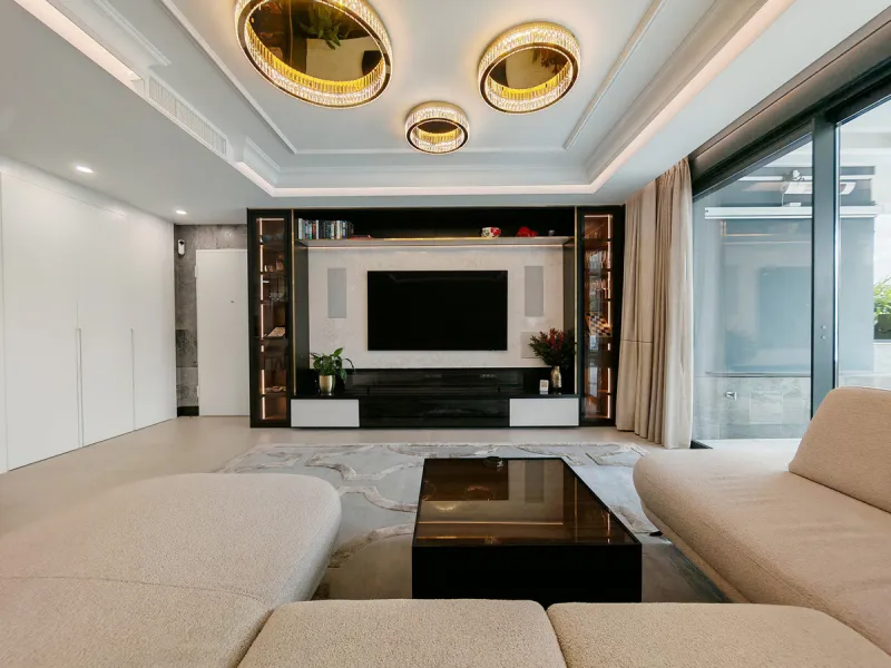 Penthouse for sale in , Marbella with 3 bedrooms, 3 bathrooms, 1 on suite bathroom and with orientation south/west, with communal swimming pool and private garage (2 parking spaces). Regarding property dimensions, it has 247.7 m² built, 114.5 m² interior 